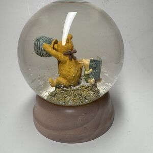 Vtg Classic Pooh Snow Globe Disney Winnie the Pooh Piglet Wood Base Charpente